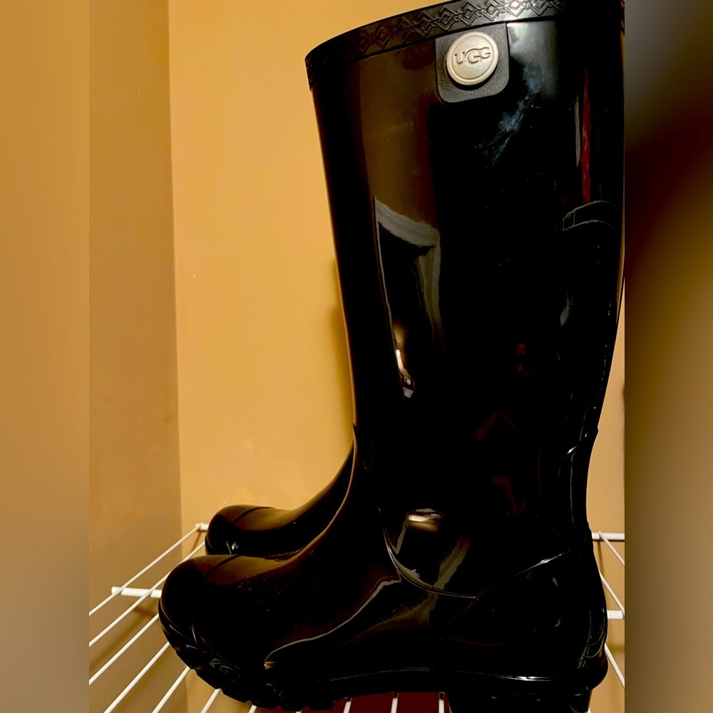 UGG WATERPROOF BOOTS
